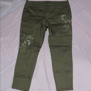 Skinny ankle pant with embroidery